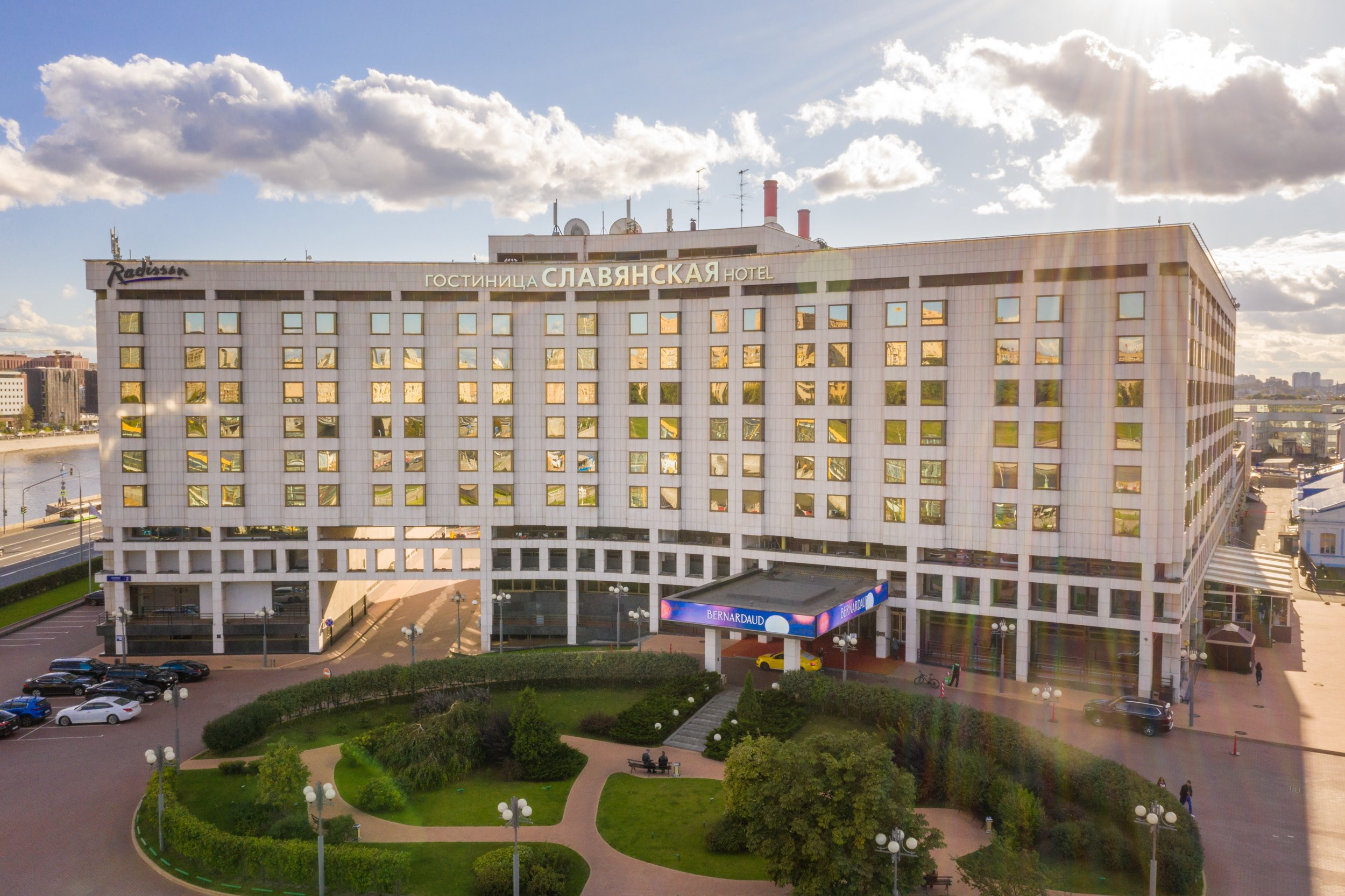 Отель Radisson Slavyanskaya Hotel Business Center 4* (Москва/Россия) -  бронирование отеля, цены, описание, отзывы, фотографии - OneTwoTrip.com