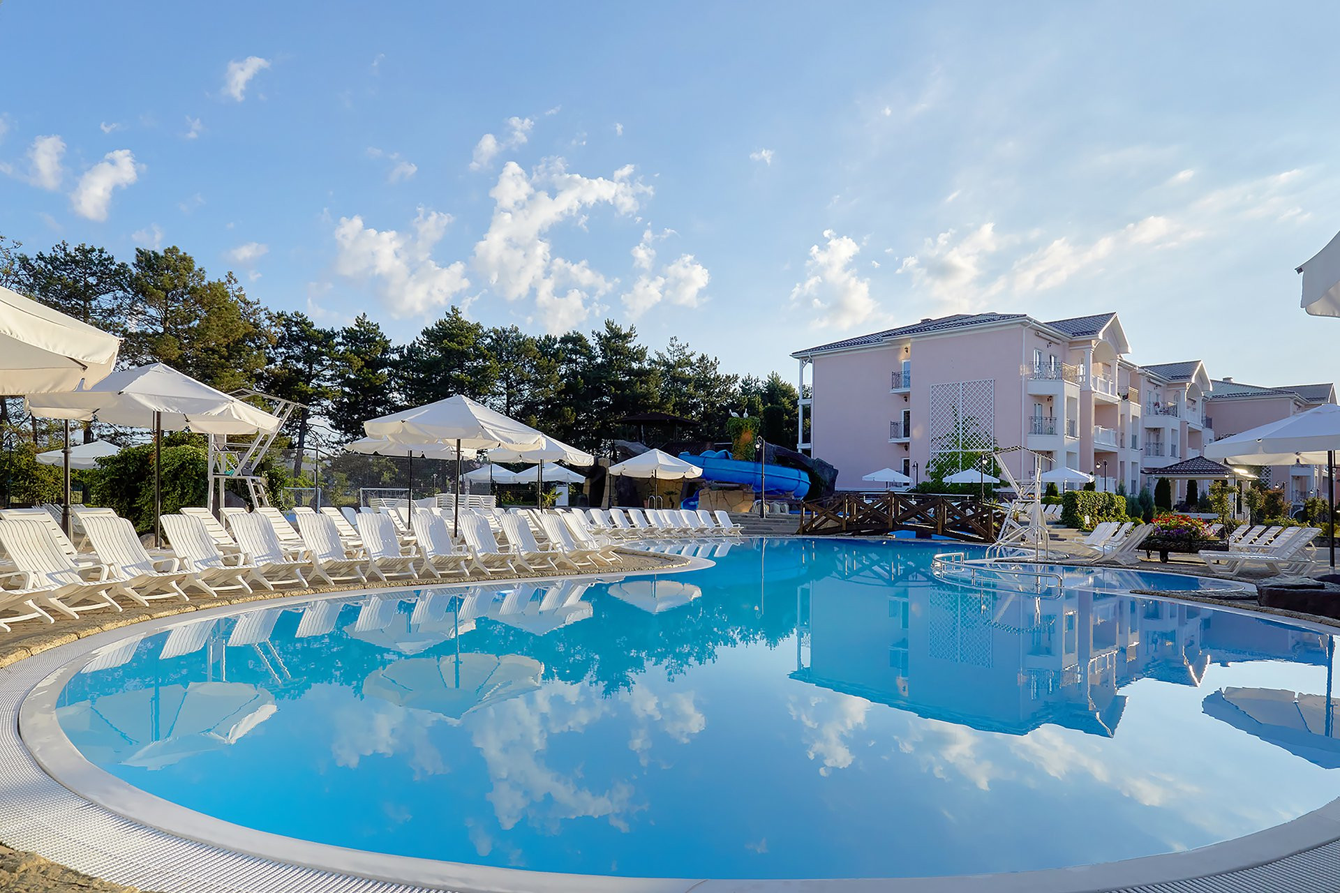 Отель Alean Family Riviera 4* (Анапа/Россия) - бронирование отеля, цены,  описание, отзывы, фотографии - OneTwoTrip.com